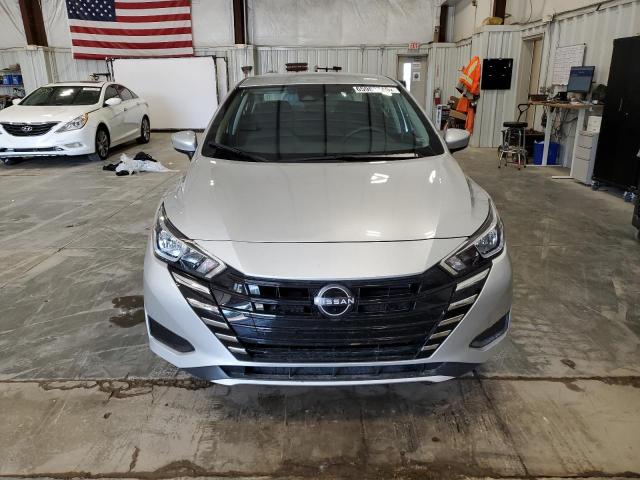  NISSAN VERSA 2024 Silver
