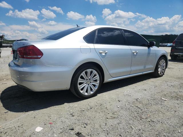 Sedans VOLKSWAGEN PASSAT 2014 Srebrny