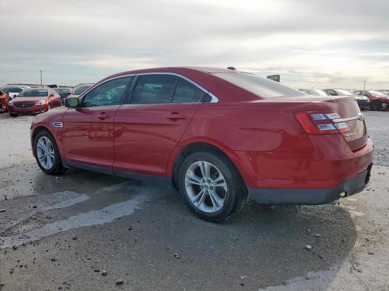  FORD TAURUS 2017 Красный