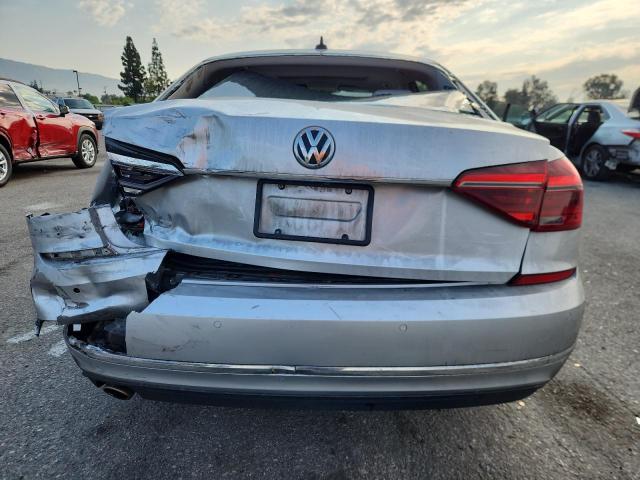  VOLKSWAGEN PASSAT 2017 Srebrny