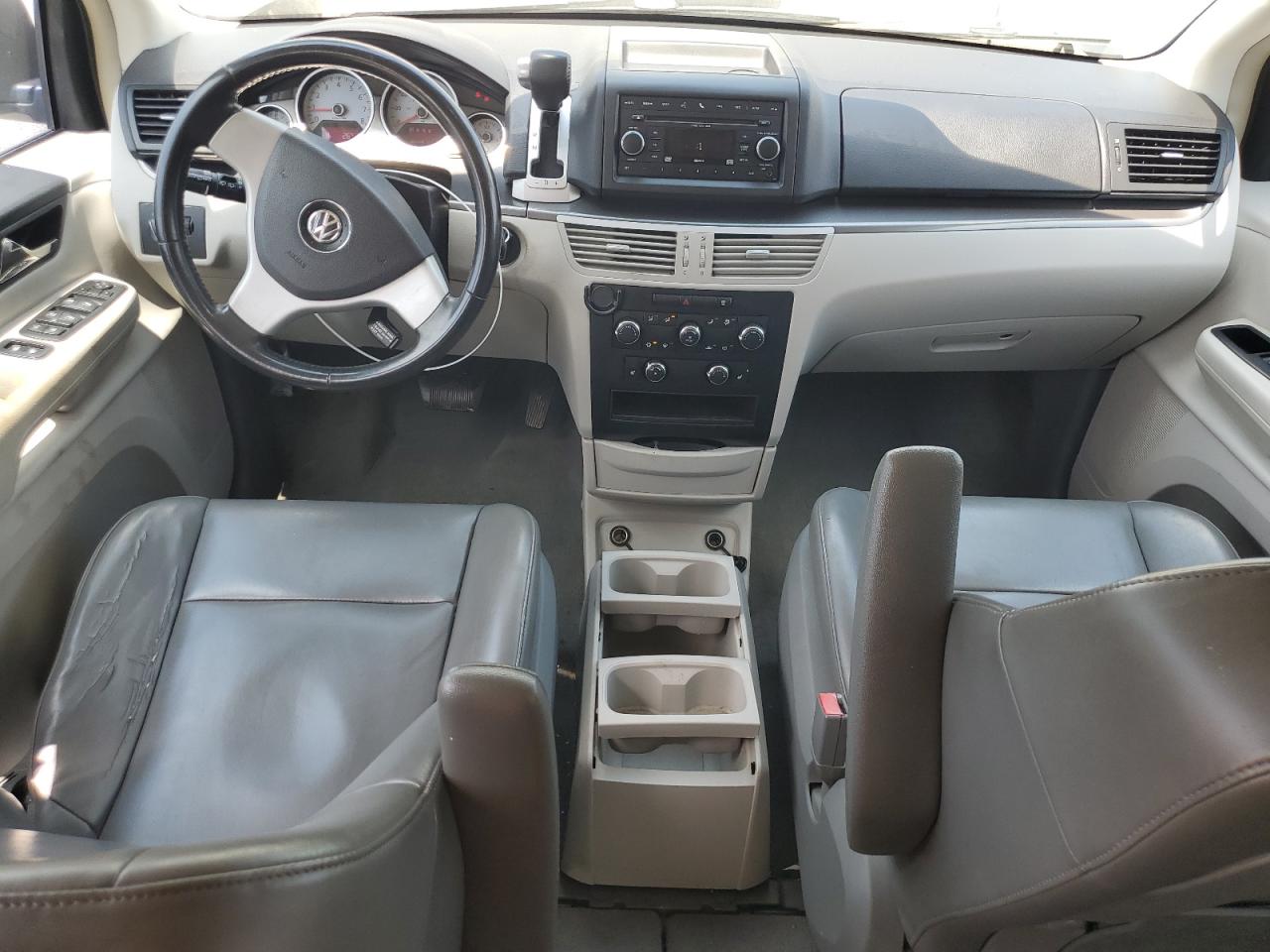 2010 Volkswagen Routan Se VIN: 2V4RW3D18AR295615 Lot: 63688075