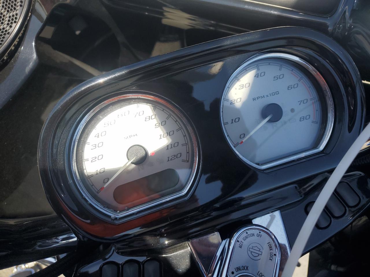 2015 Harley-Davidson Fltrxs Road Glide Special VIN: 1HD1KTM33FB627033 Lot: 64378535