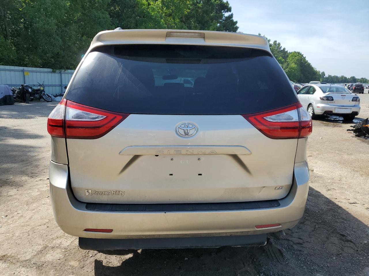 2017 Toyota Sienna Le VIN: 5TDKZ3DC7HS877484 Lot: 64692995