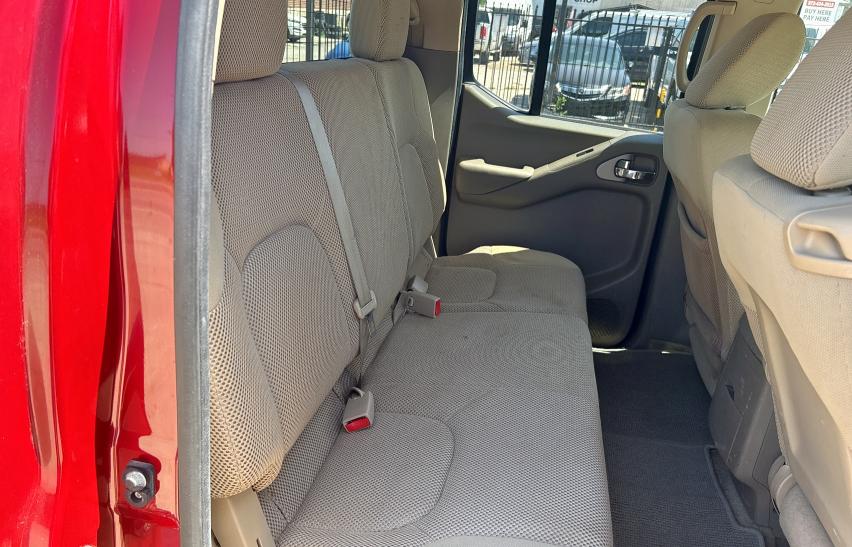 Pickups NISSAN FRONTIER 2012 Red
