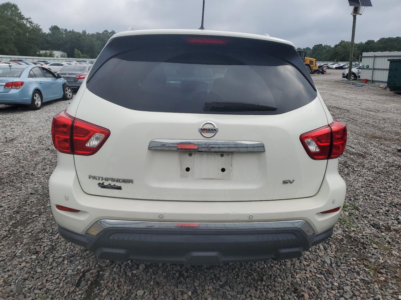 2018 Nissan Pathfinder S VIN: 5N1DR2MN2JC636875 Lot: 64105335