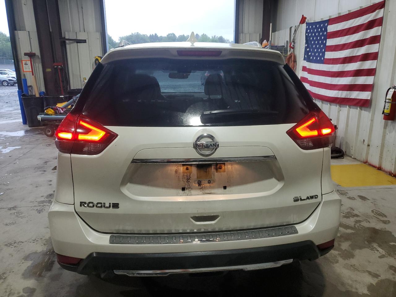 2017 Nissan Rogue S VIN: JN8AT2MVXHW284151 Lot: 64371925