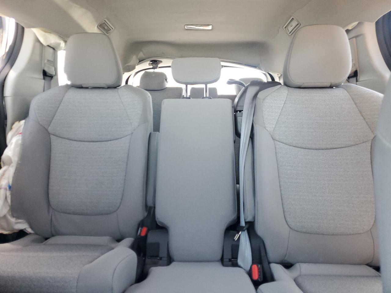 2022 Toyota Sienna Le VIN: 5TDBRKEC8NS116421 Lot: 63981105