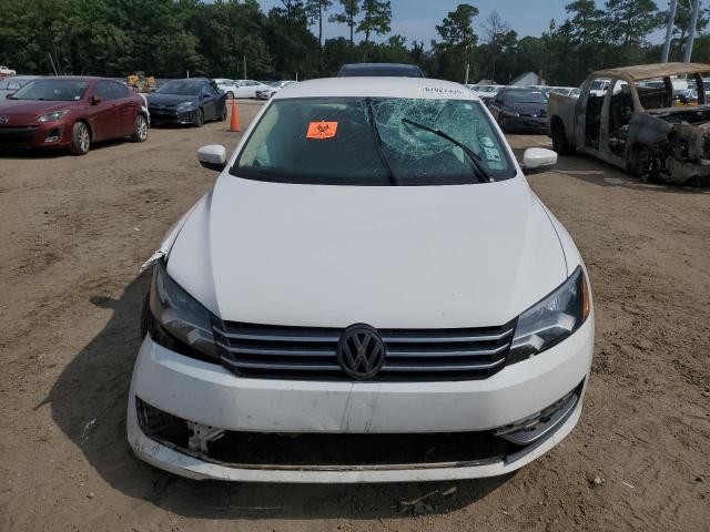 Sedans VOLKSWAGEN PASSAT 2015 White