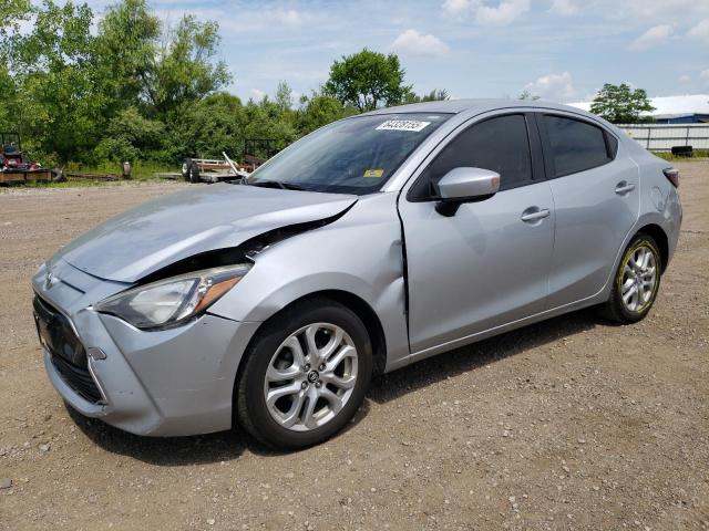  TOYOTA YARIS 2017 Srebrny