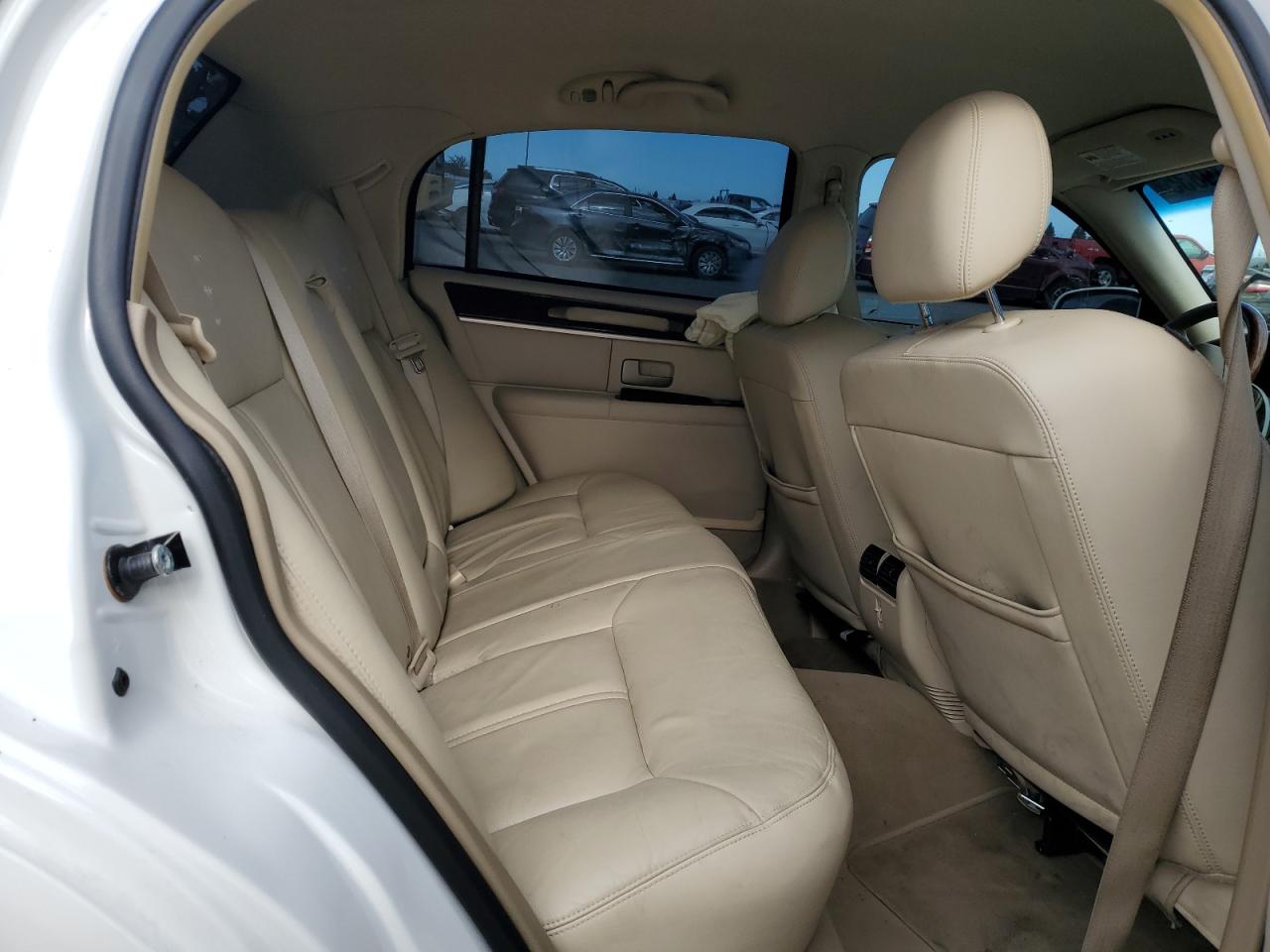 2010 Lincoln Town Car Signature Limited VIN: 2LNBL8CV3AX751758 Lot: 65819835