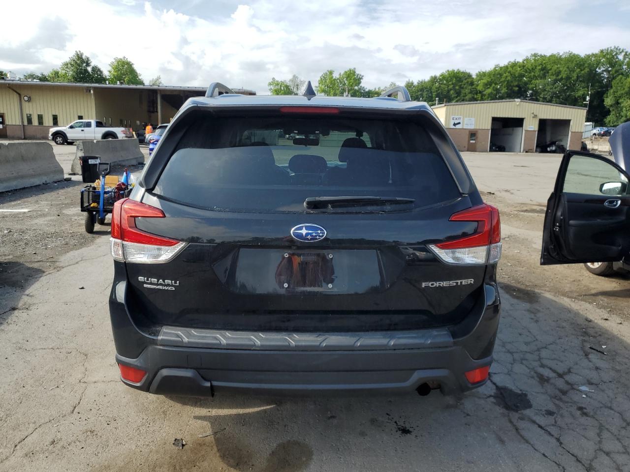2019 Subaru Forester Premium VIN: JF2SKAEC4KH419762 Lot: 64083345