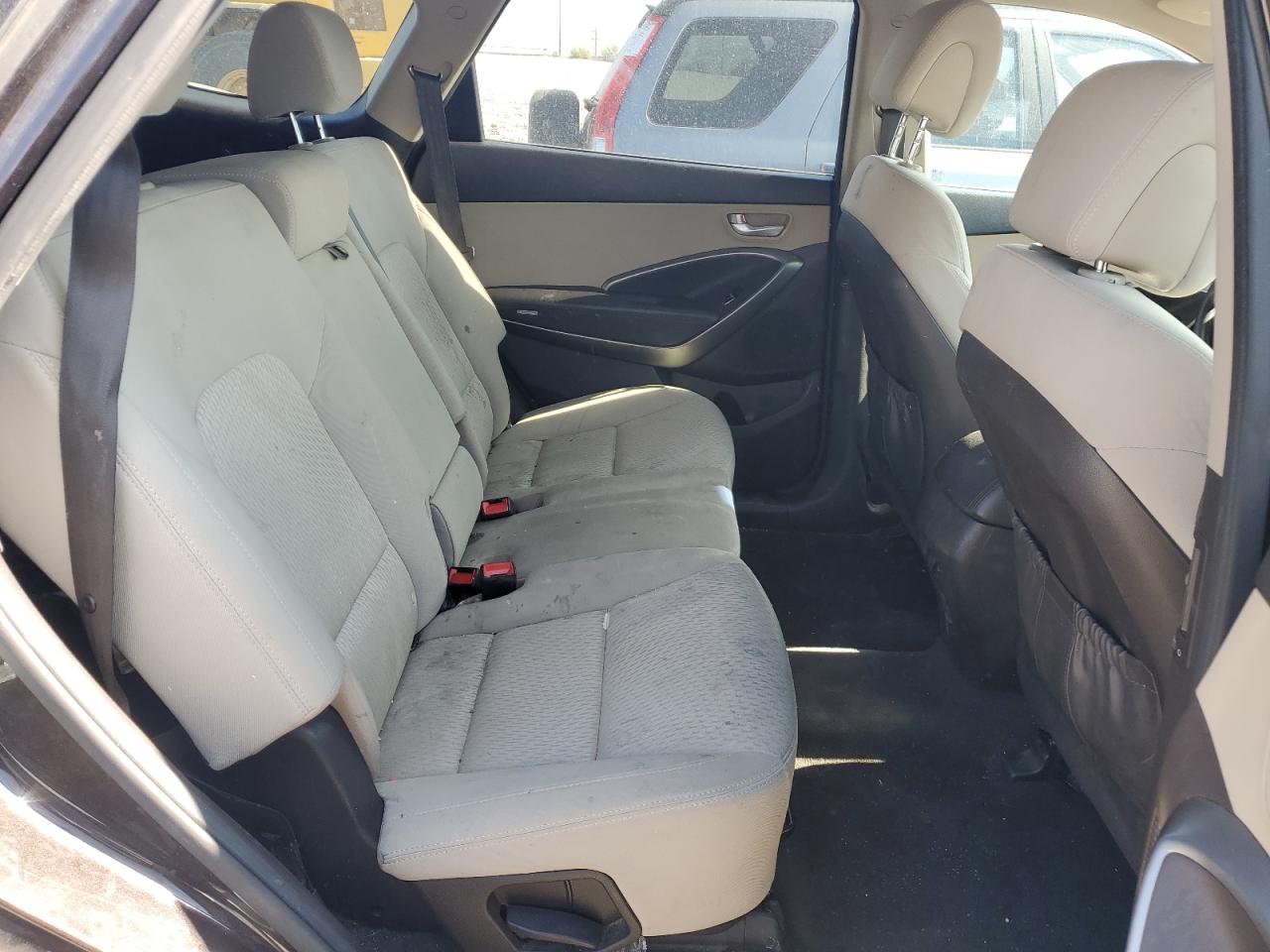2017 Hyundai Santa Fe Se VIN: KM8SMDHF1HU220132 Lot: 63373465