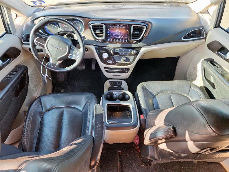  CHRYSLER PACIFICA 2017 Srebrny