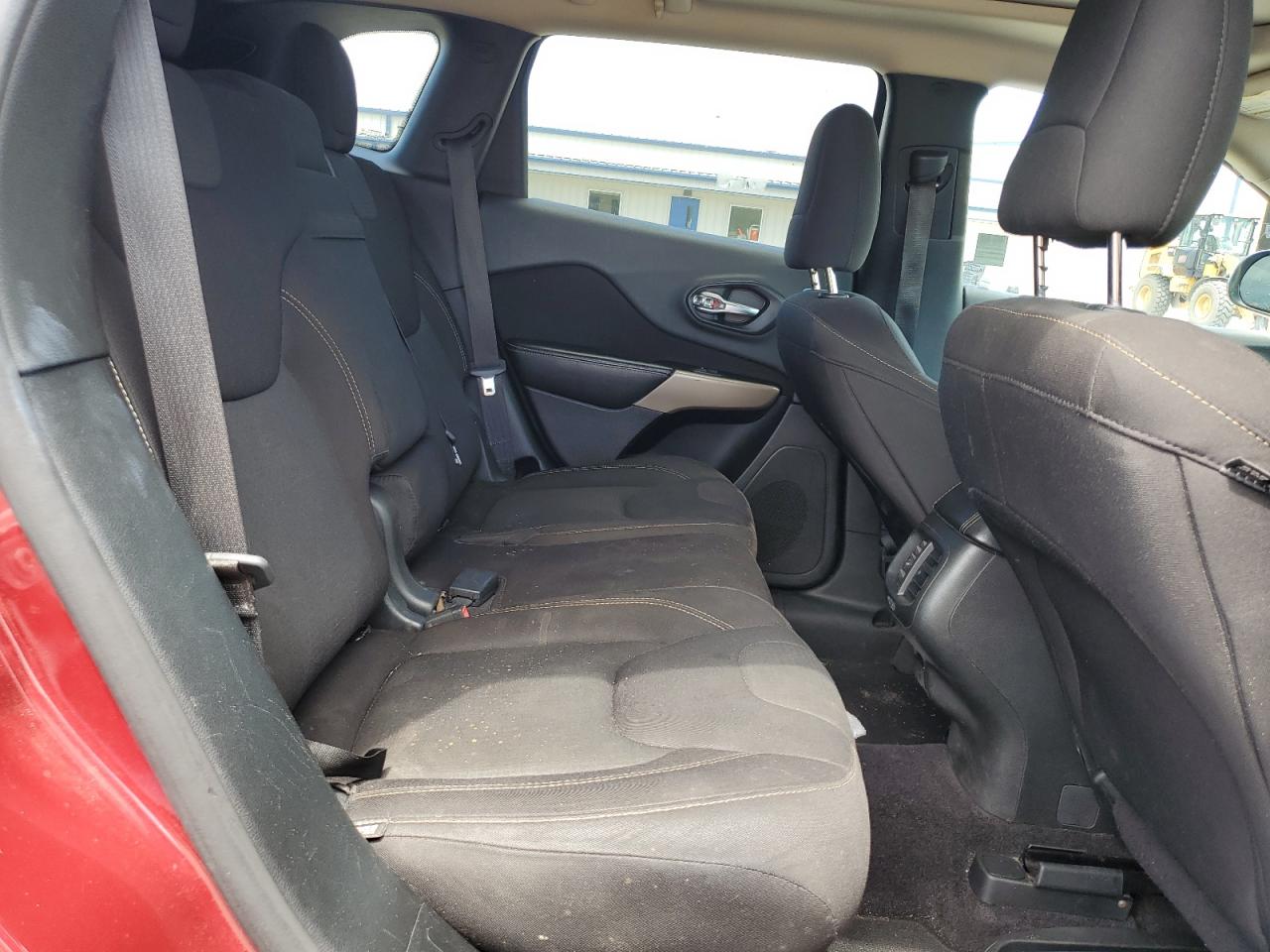 2017 Jeep Cherokee Latitude VIN: 1C4PJLCBXHW617022 Lot: 65620365