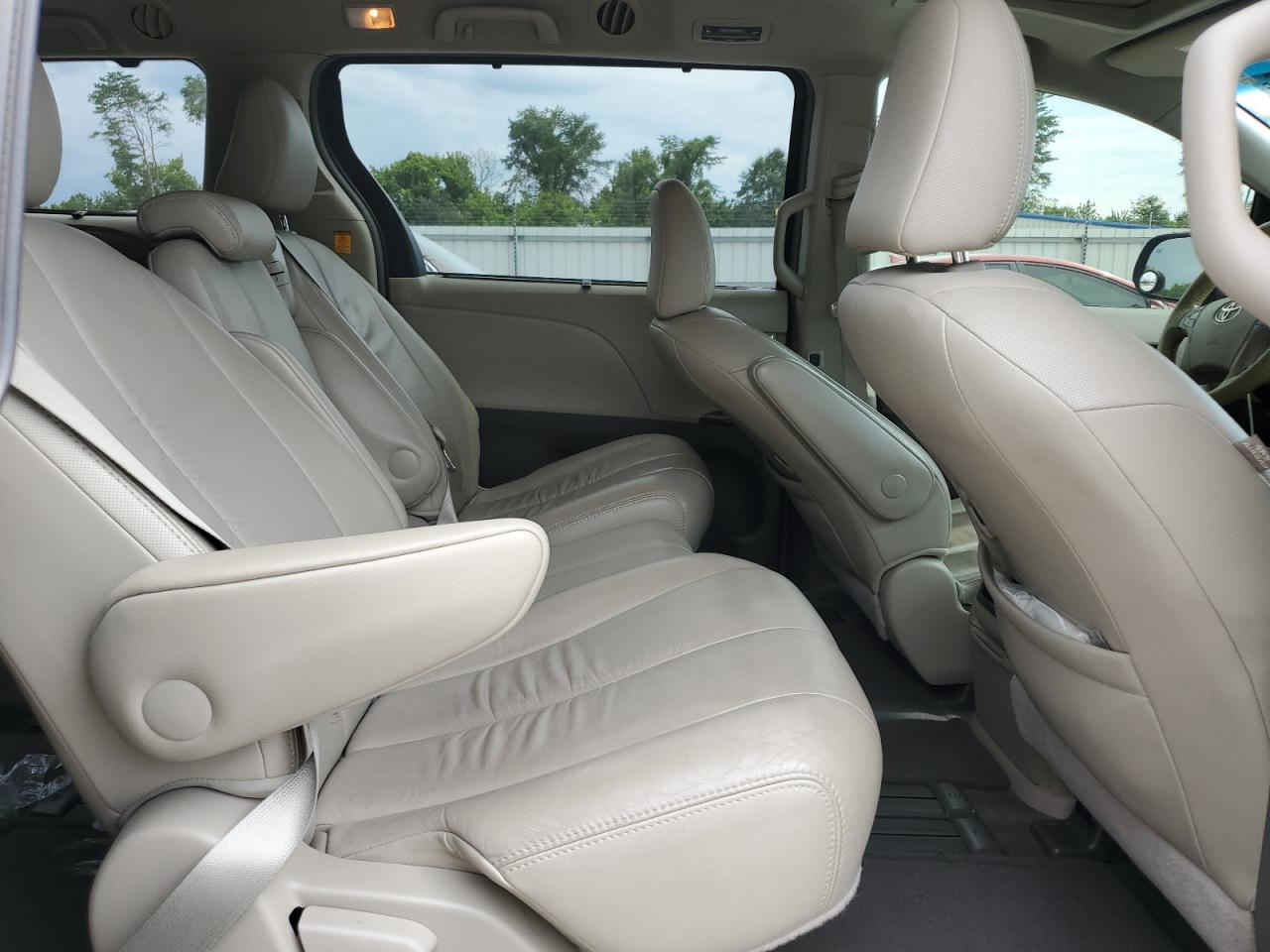 2011 Toyota Sienna Xle VIN: 5TDYK3DCXBS164004 Lot: 63792175