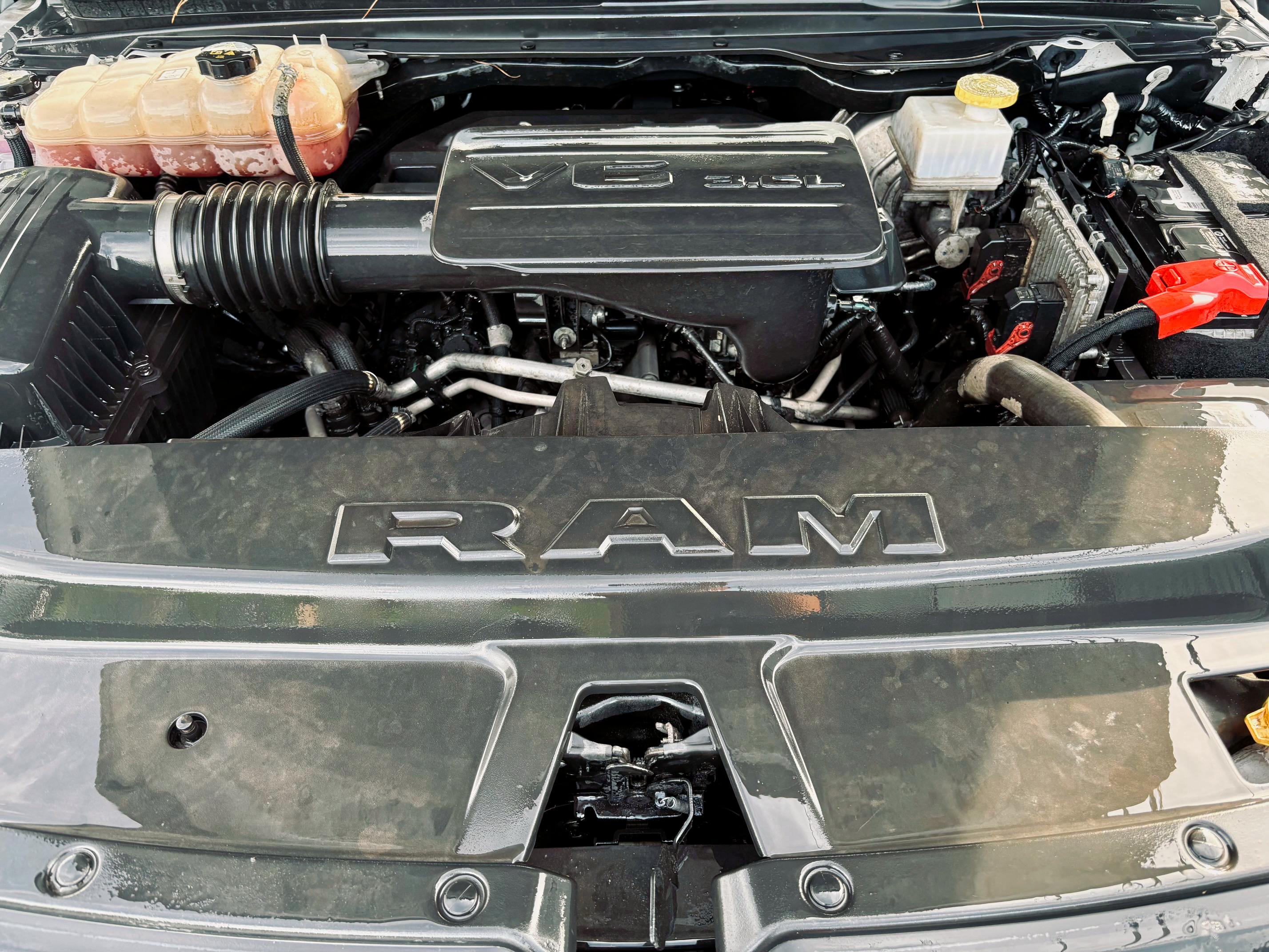  RAM 1500 2022 Белы