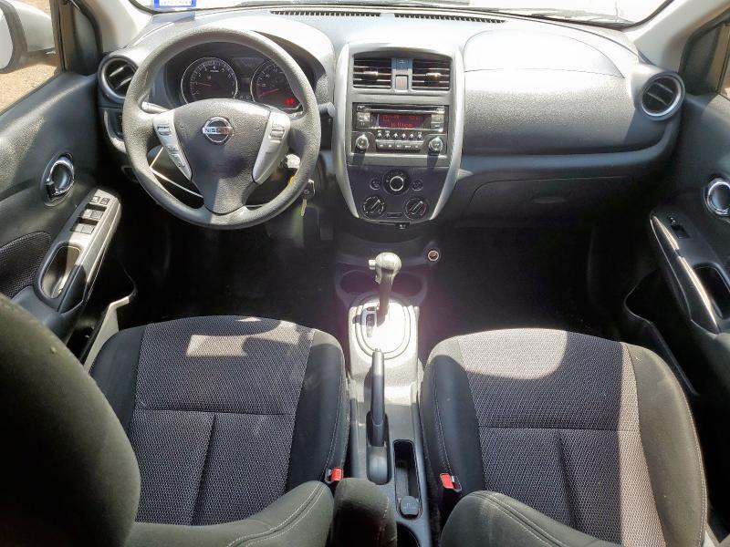  NISSAN VERSA 2018 Srebrny