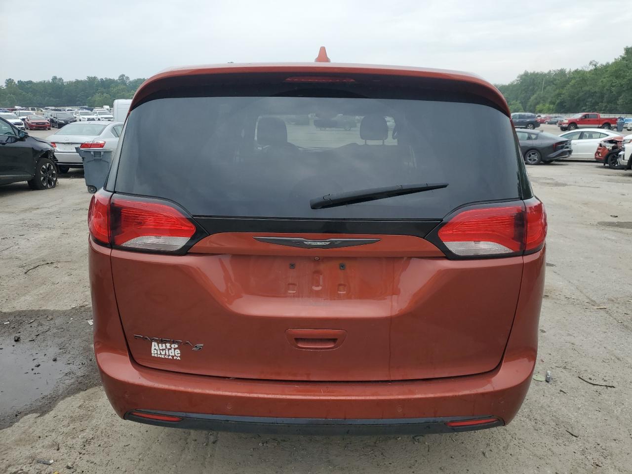 2018 Chrysler Pacifica Touring Plus VIN: 2C4RC1FG9JR339579 Lot: 64017545