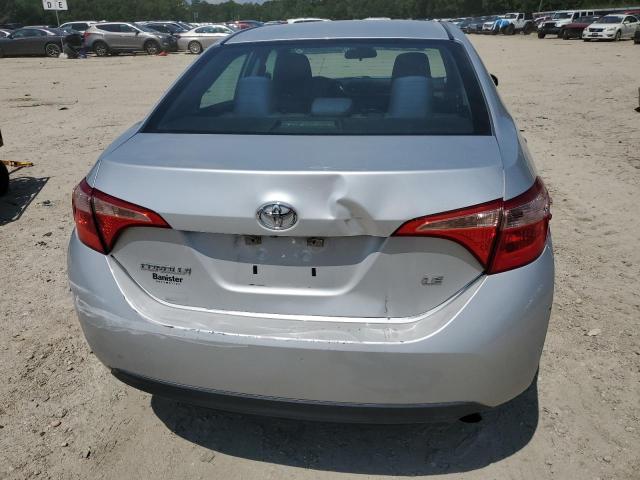 Sedans TOYOTA COROLLA 2017 Srebrny