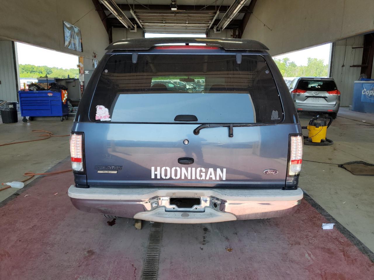 1998 Ford Expedition VIN: 1FMRU17L6WLB43586 Lot: 64261125