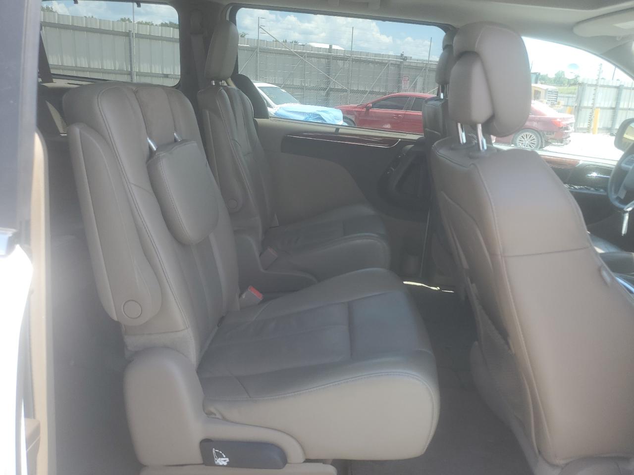 2014 Chrysler Town & Country Limited VIN: 2C4RC1GG2ER149241 Lot: 63380275