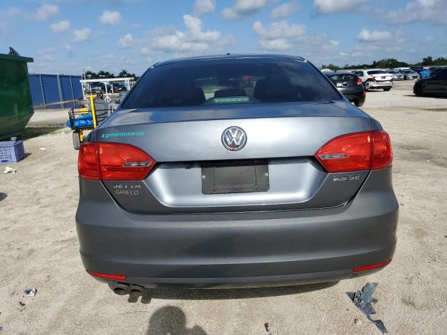 Sedans VOLKSWAGEN JETTA 2013 Szary