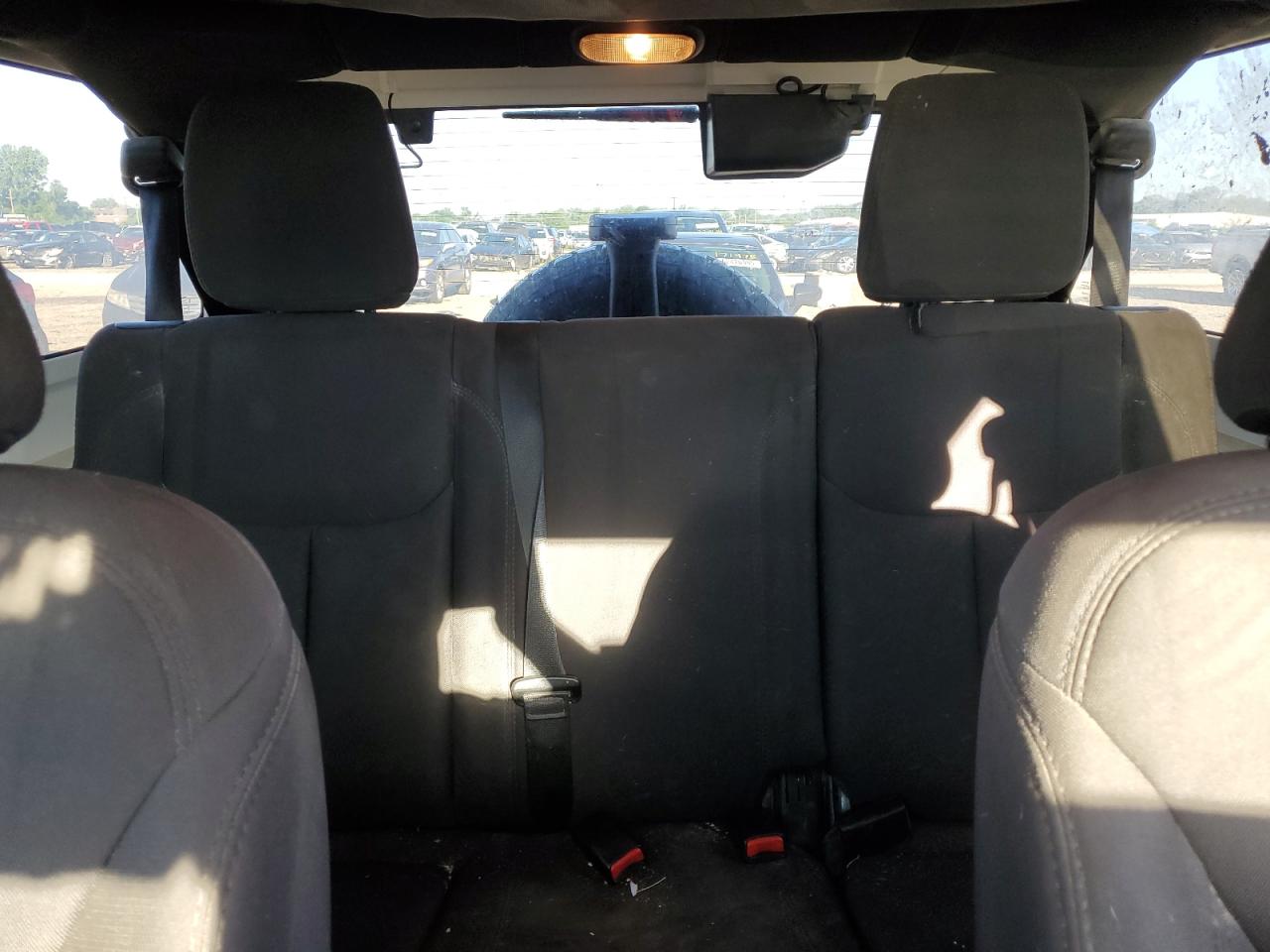 2014 Jeep Wrangler Unlimited Sport VIN: 1C4BJWDG5EL250047 Lot: 61621905