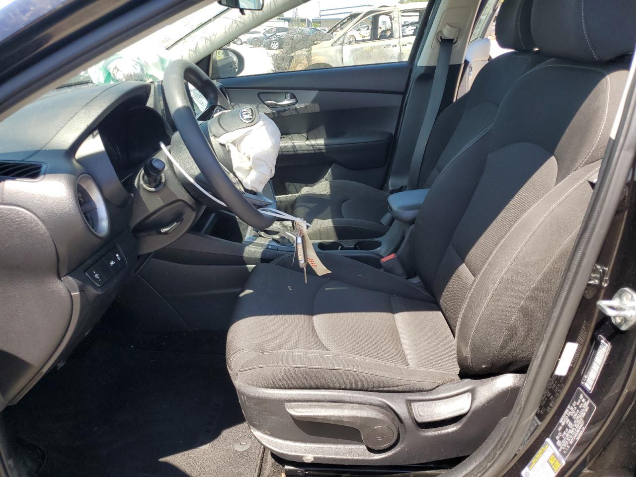 3KPF24AD2ME404637 2021 Kia Forte Fe