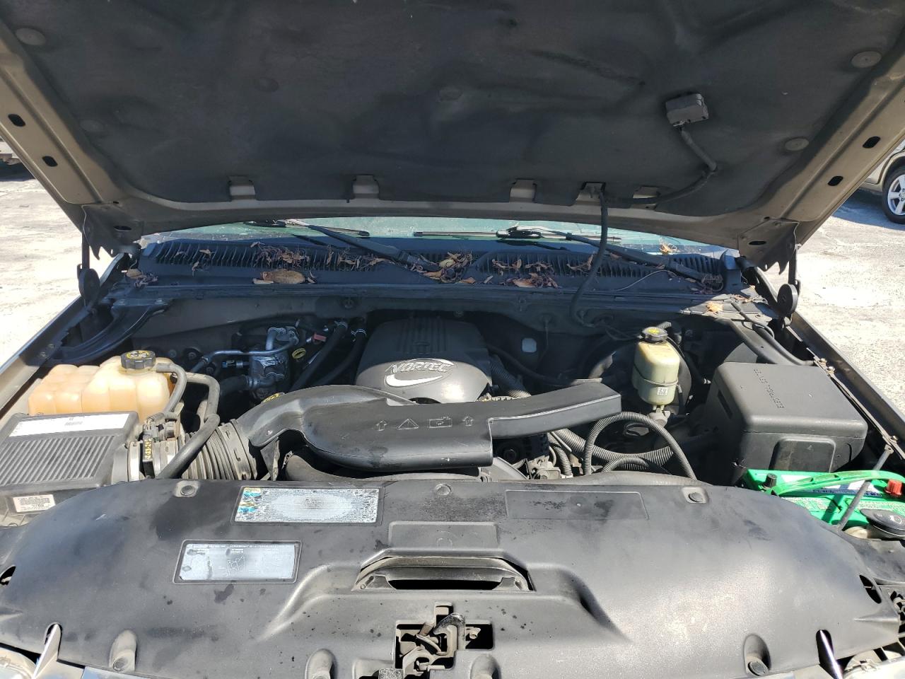 2002 Chevrolet Tahoe C1500 VIN: 1GNEC13T62R243097 Lot: 64210815