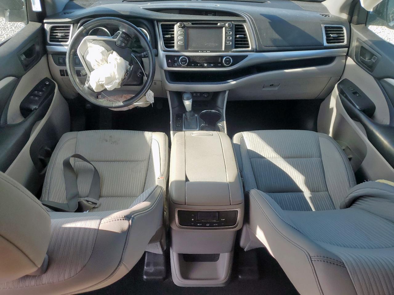 2018 Toyota Highlander Le VIN: 5TDZZRFH2JS239840 Lot: 64472425
