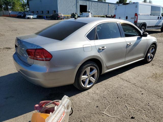 Sedans VOLKSWAGEN PASSAT 2013 Gray
