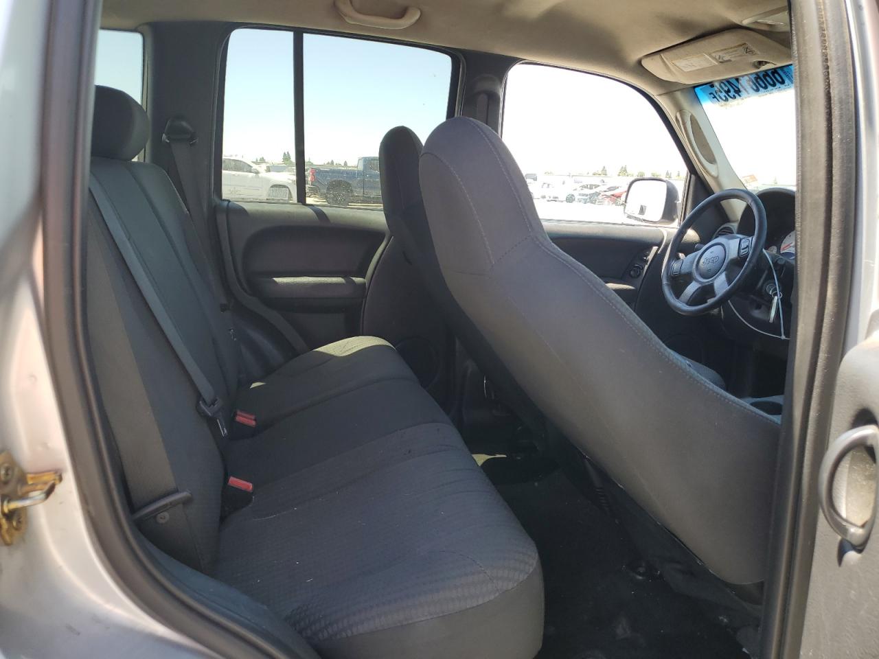 2004 Jeep Liberty Sport VIN: 1J4GL48K34W145887 Lot: 66661495