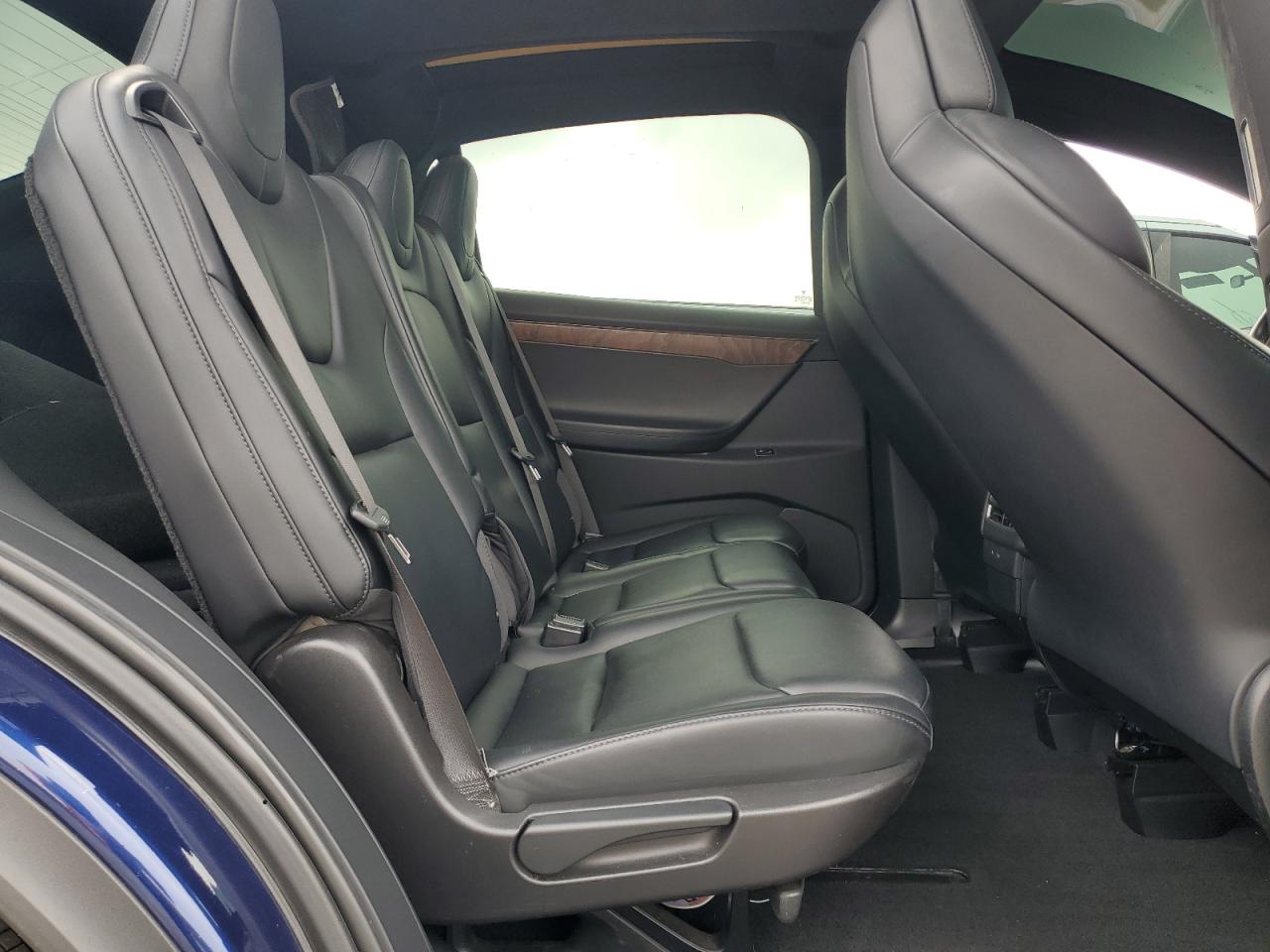 2018 Tesla Model X VIN: 5YJXCAE25JF141137 Lot: 62964925