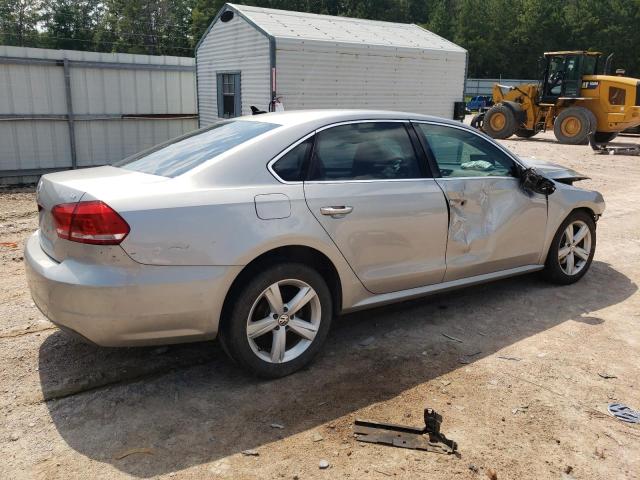 Sedans VOLKSWAGEN PASSAT 2013 Srebrny