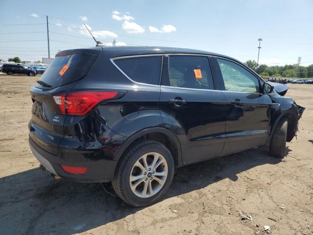  FORD ESCAPE 2019 Czarny