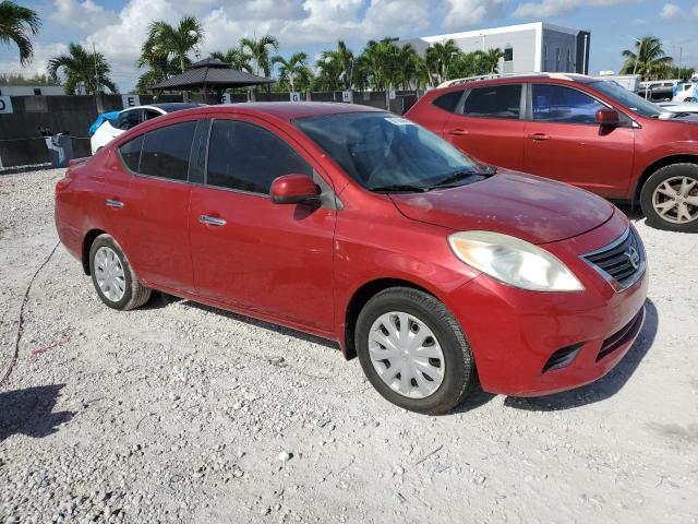 Sedans NISSAN VERSA 2013 Czerwony