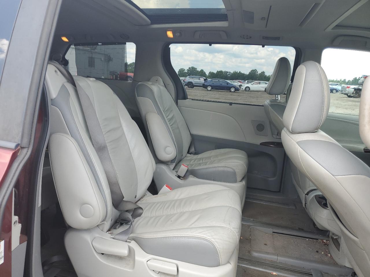 2011 Toyota Sienna Xle VIN: 5TDYK3DC0BS084162 Lot: 64478775
