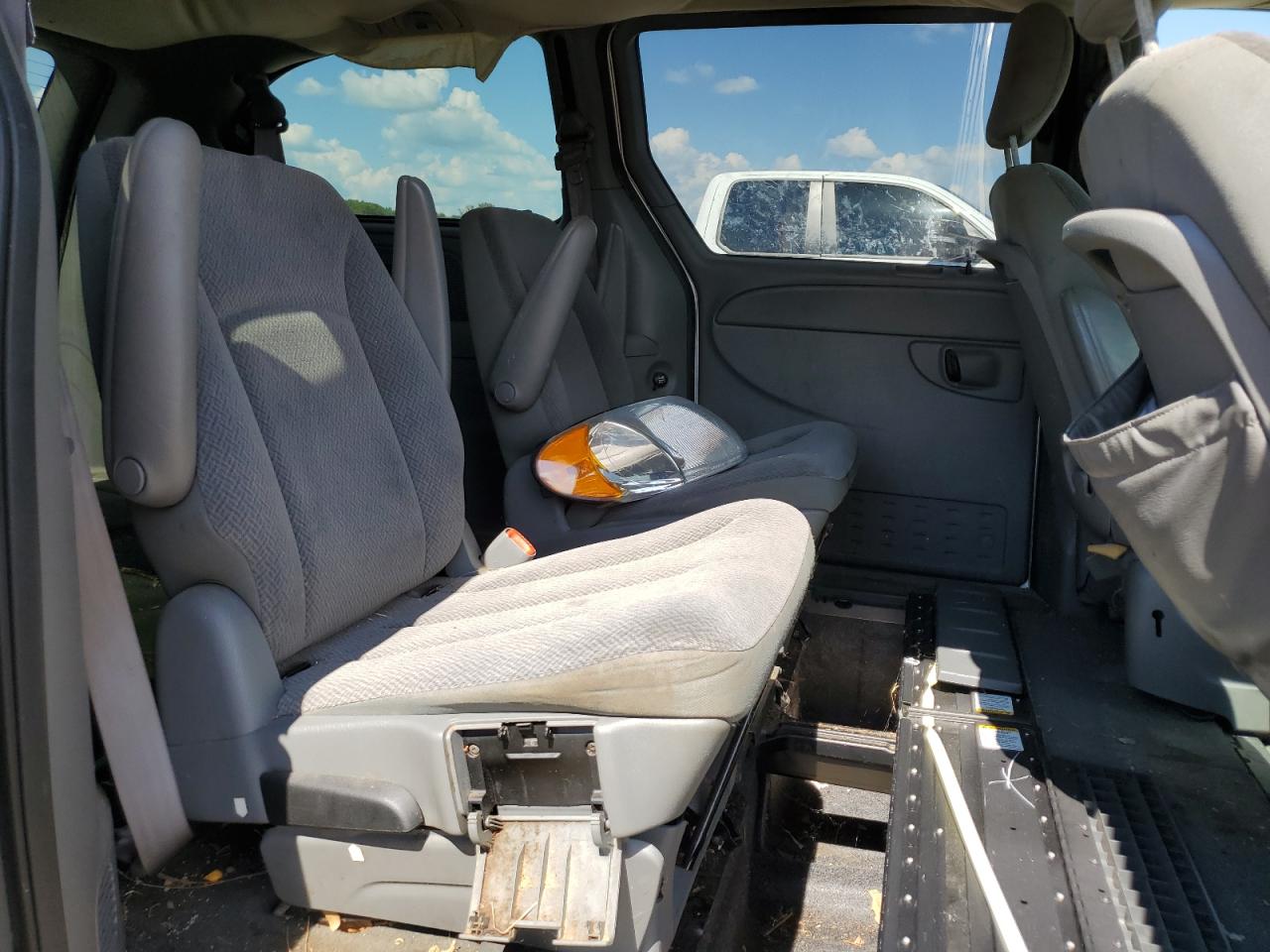 2005 Dodge Grand Caravan Sxt VIN: 2D4GP44L95R141834 Lot: 63323845