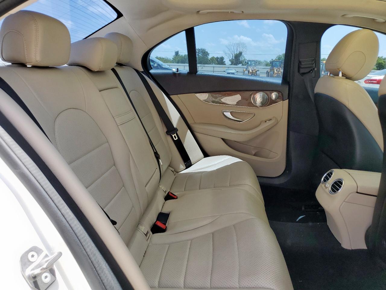 2017 Mercedes-Benz C 300 VIN: 55SWF4JB4HU186072 Lot: 64515235