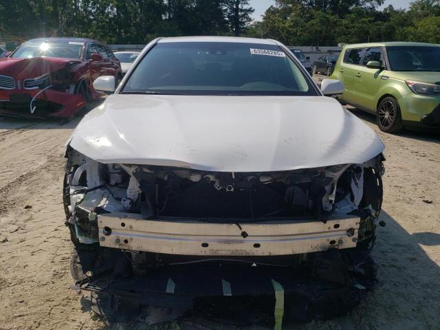  TOYOTA CAMRY 2018 Белы