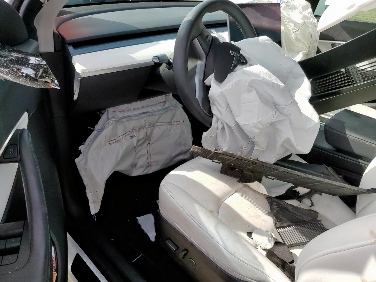 2022 Tesla Model Y VIN: 7SAYGDEF1NF414211 Lot: 63946555