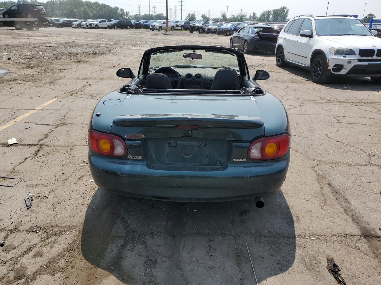2000 Mazda Mx-5 Miata Base VIN: JM1NB3533Y0151883 Lot: 64423925