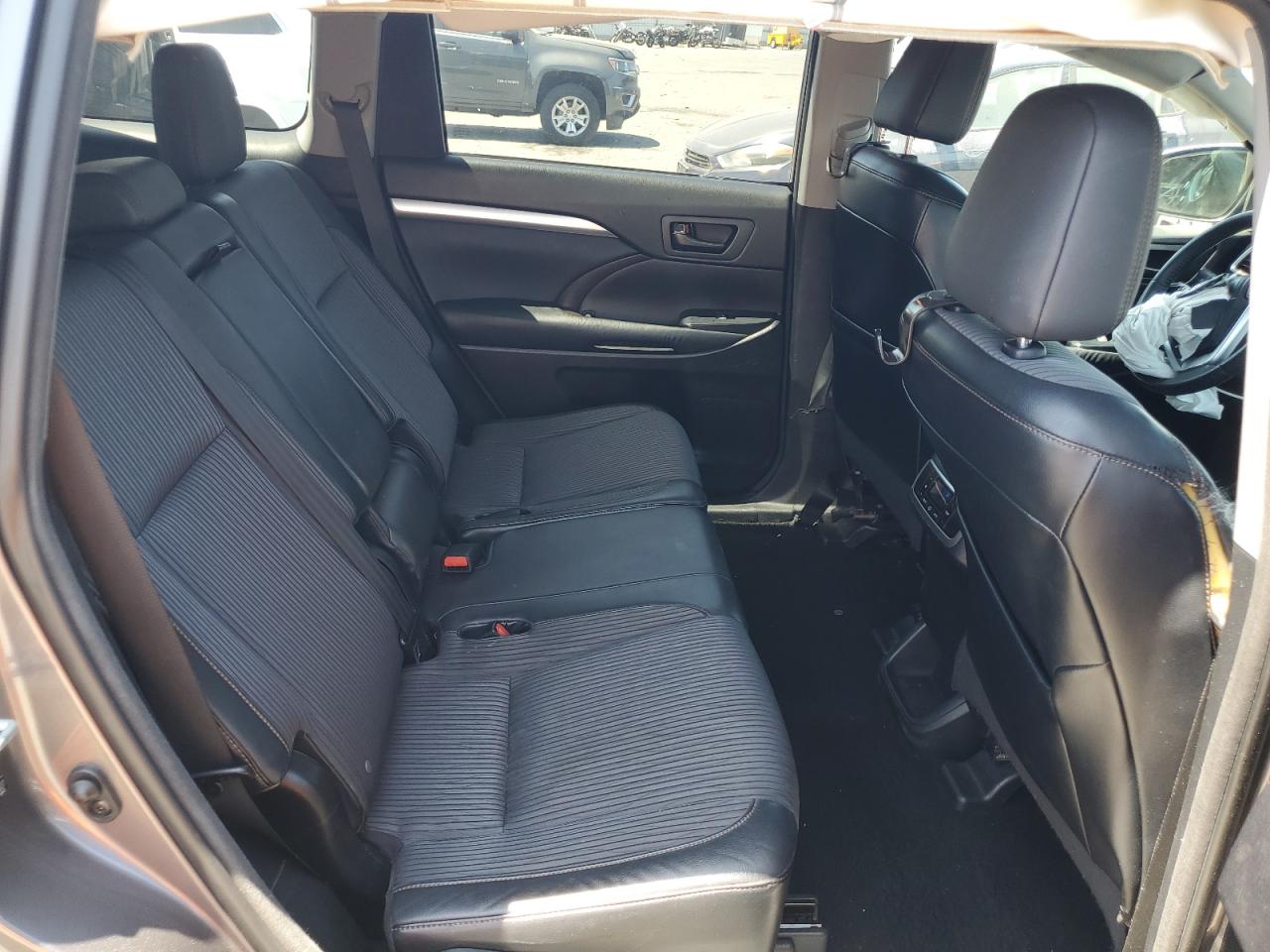 2014 Toyota Highlander Le VIN: 5TDZKRFH0ES038027 Lot: 63064455