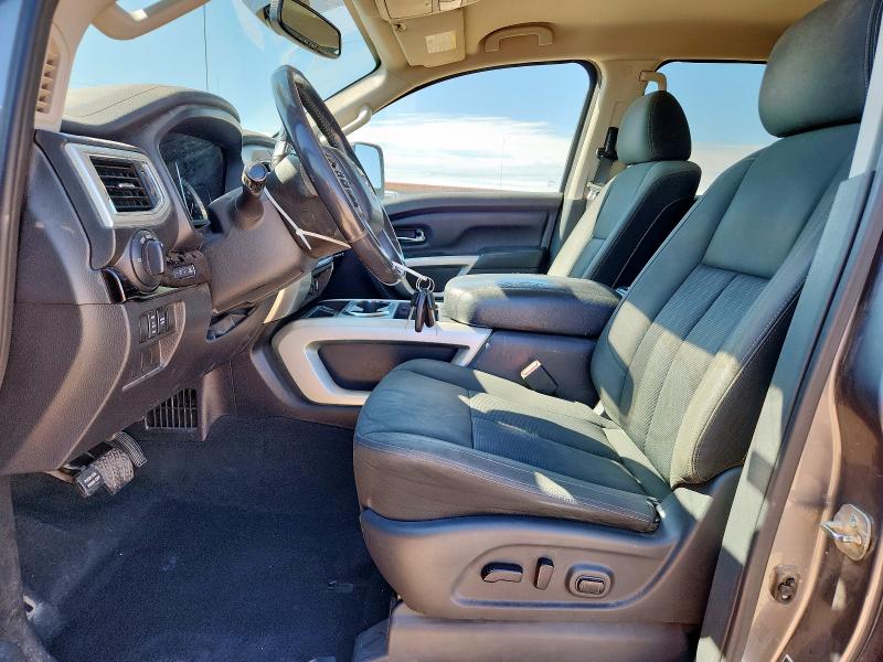  NISSAN TITAN 2018 Szary