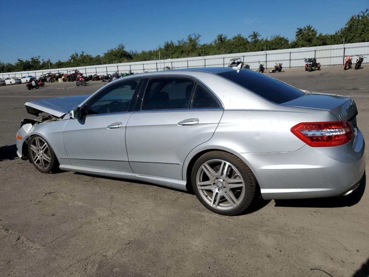 2010 Mercedes-Benz E 550 silver sedan gas WDDHF7CB3AA216031 photo #3