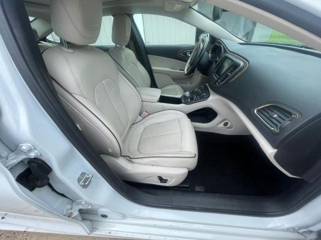 Sedans CHRYSLER 200 2015 White
