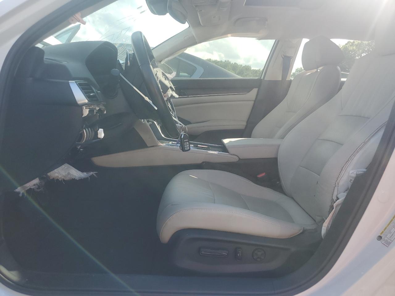 2022 Honda Accord Touring Hybrid VIN: 1HGCV3F93NA000194 Lot: 63004345