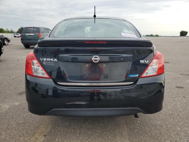 Sedans NISSAN VERSA 2015 Czarny