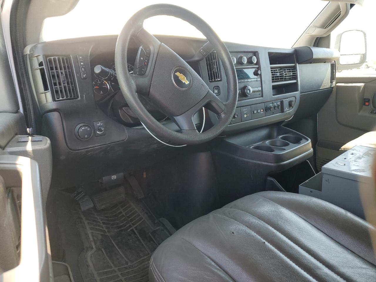 2018 Chevrolet Express G2500 VIN: 1GCWGAFP9J1184799 Lot: 65397655