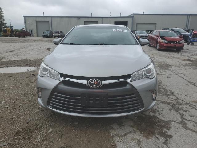 TOYOTA CAMRY 2015 Srebrny